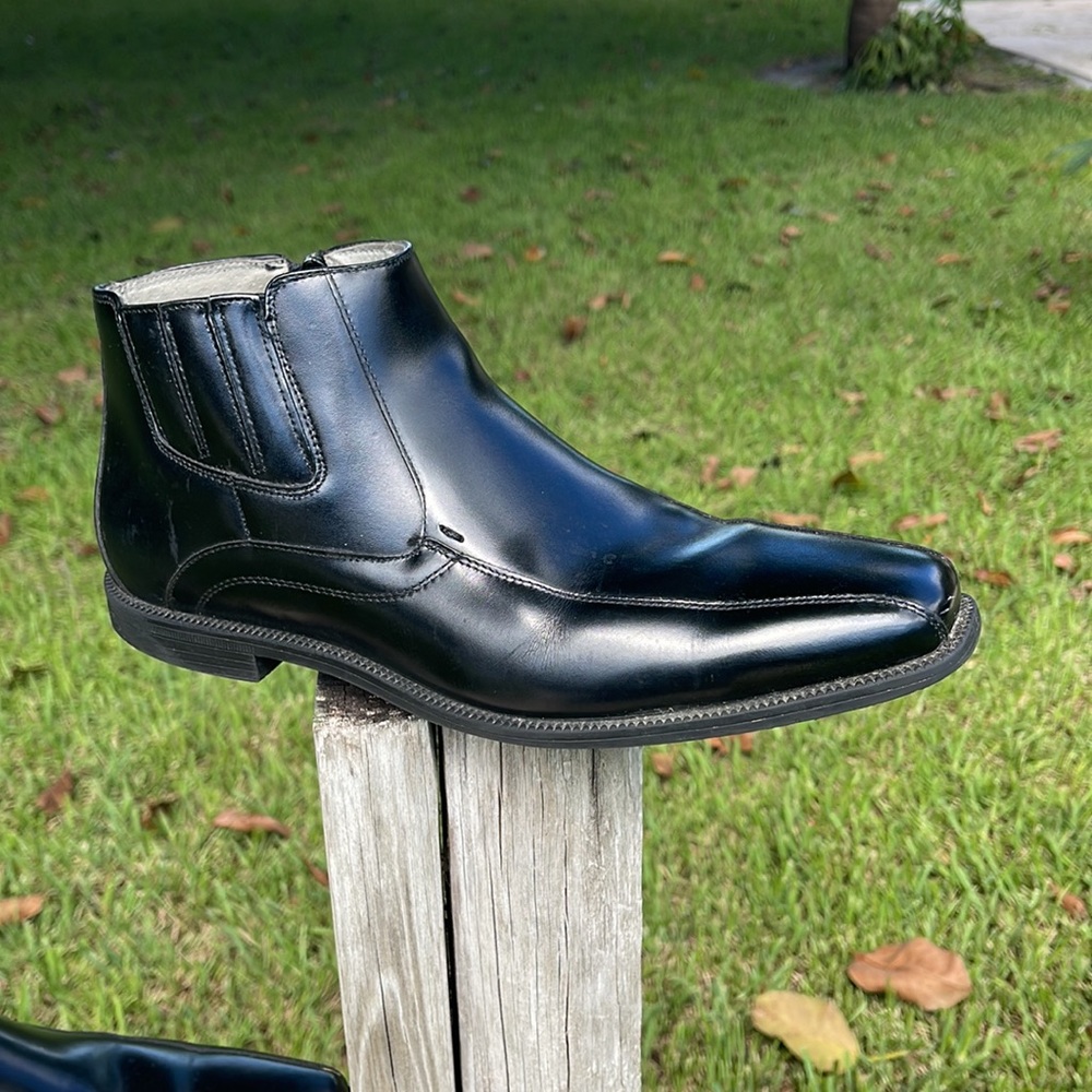 Florsheim Forum Zipper Chukka Boot. Black Leather ,Memory Foam .Rubber sole. - Picture 2 of 13